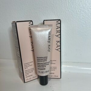Mary Kay Foundation Primer Sunscreen Broad Spectrum SPF 15